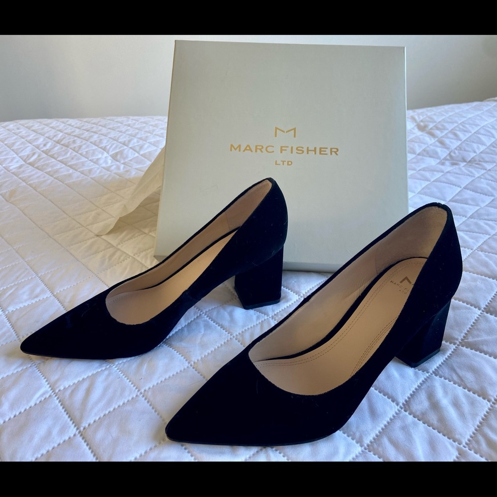 Elegant Marc Fisher Velvet Pumps, size 6, new w/o tags